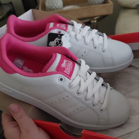 NIB Lonsdale ☆ Leyton Leather Upper Sneakers Pink White Classic Size 7 EU 39 - Picture 1 of 11